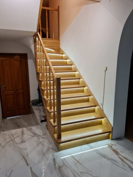 Renowacja schodów dębowych